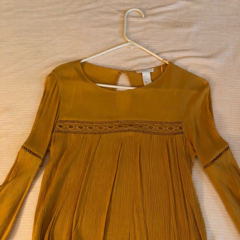 Long bell sleeved mustard top - Picture 4 of 4